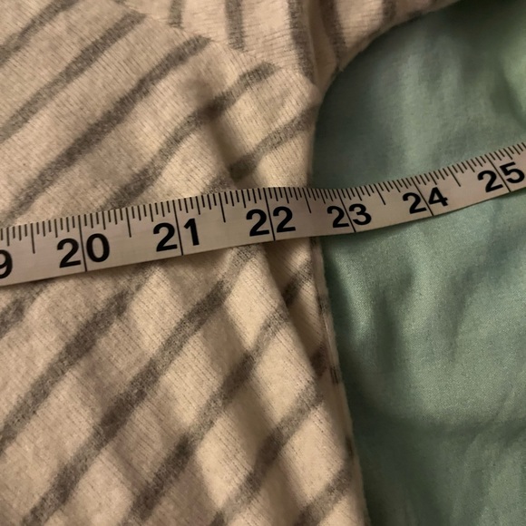 Very soft long sleeve top - Picture 7 of 8